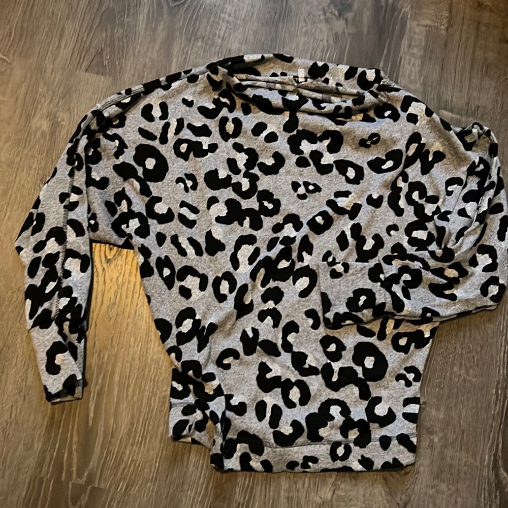 White Birch Cheetah Top M